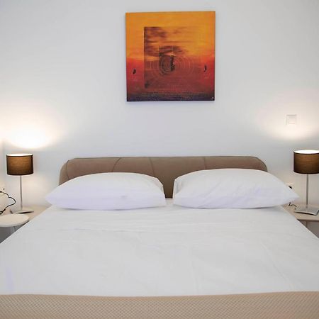 Konstantinos Stylish Brand New Apt In The Heart Of Athena Bagian luar foto