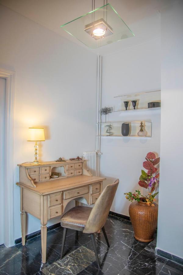 Konstantinos Stylish Brand New Apt In The Heart Of Athena Bagian luar foto