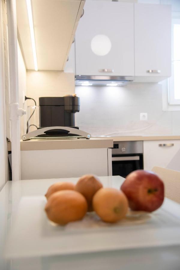 Konstantinos Stylish Brand New Apt In The Heart Of Athena Bagian luar foto