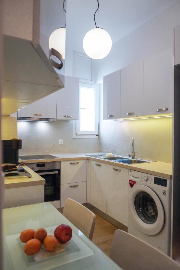 Konstantinos Stylish Brand New Apt In The Heart Of Athena Bagian luar foto