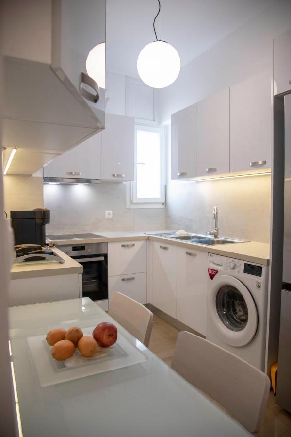 Konstantinos Stylish Brand New Apt In The Heart Of Athena Bagian luar foto