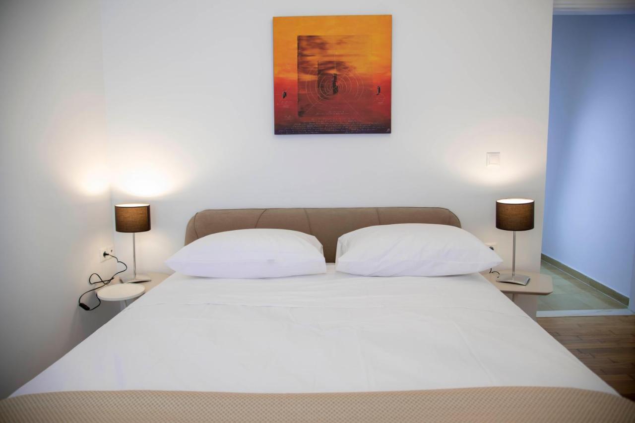 Konstantinos Stylish Brand New Apt In The Heart Of Athena Bagian luar foto