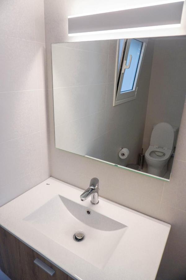 Konstantinos Stylish Brand New Apt In The Heart Of Athena Bagian luar foto
